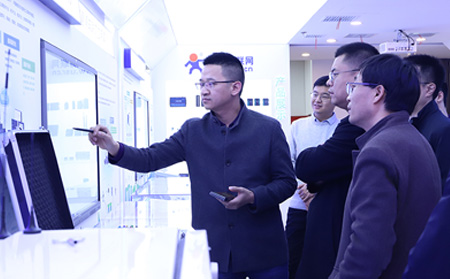 浪潮集团新基建张总一行莅临galaxy银河国际网参观考察