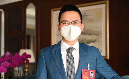 济南市政协委员古欣出席市政协十五届二次会议，就“加强科创金融机制建设”专题向于海田市长作报告